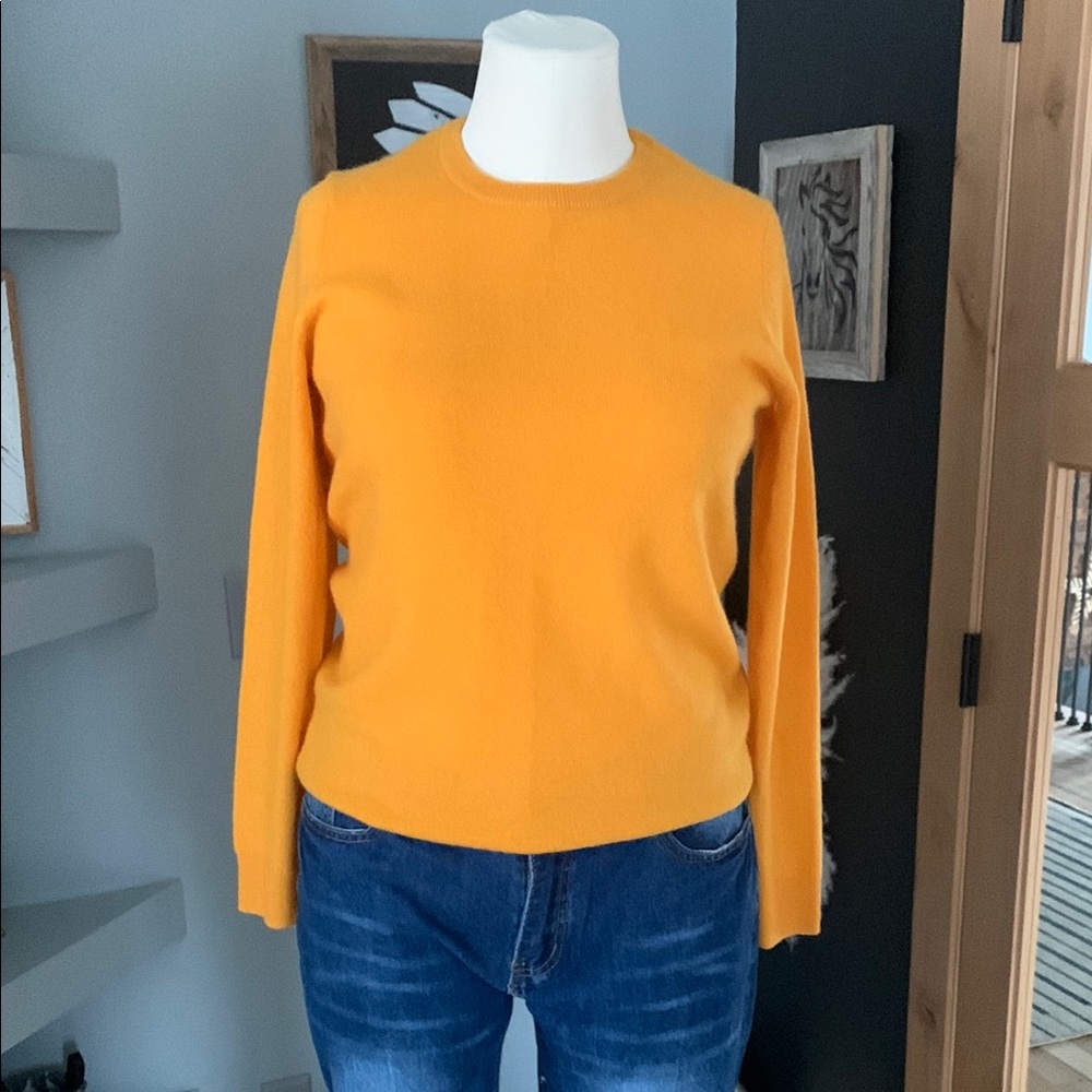 C by Bloomingdale’s cashmere sweater size M